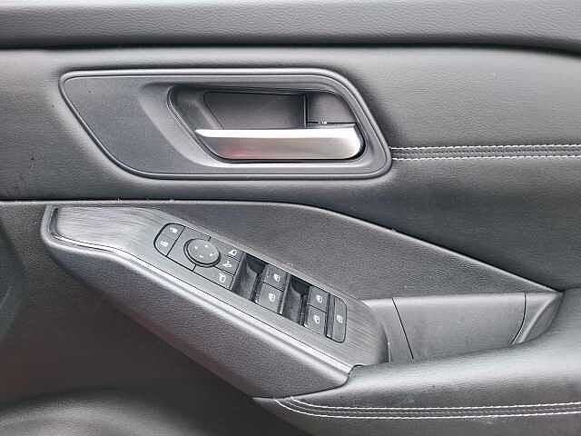 Nissan Qashqai 1.3 DIG-T MHEV Acenta Premium SUV 5dr Petrol Hybrid XTRON Euro 6 (s/s) (158 ps)