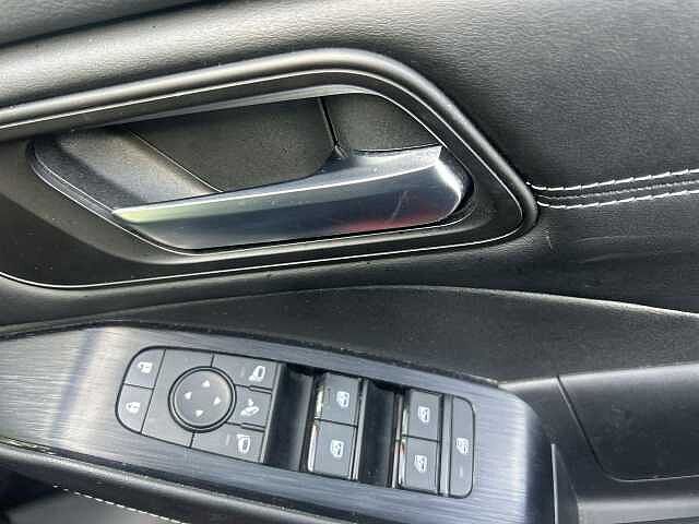 Nissan Qashqai 1.3 DIG-T MHEV N-Connecta SUV 5dr Petrol Hybrid XTRON Euro 6 (s/s) (158 ps)