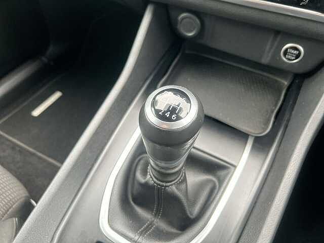 Nissan Qashqai 1.3 DIG-T MHEV Acenta Premium SUV 5dr Petrol Hybrid Manual Euro 6 (s/s) (140 ps)