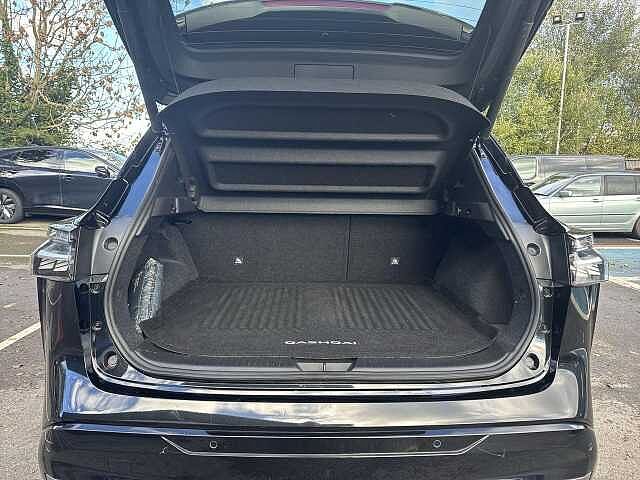 Nissan Qashqai 1.3 DIG-T MHEV Tekna SUV 5dr Petrol Hybrid Manual Euro 6 (s/s) (140 ps)